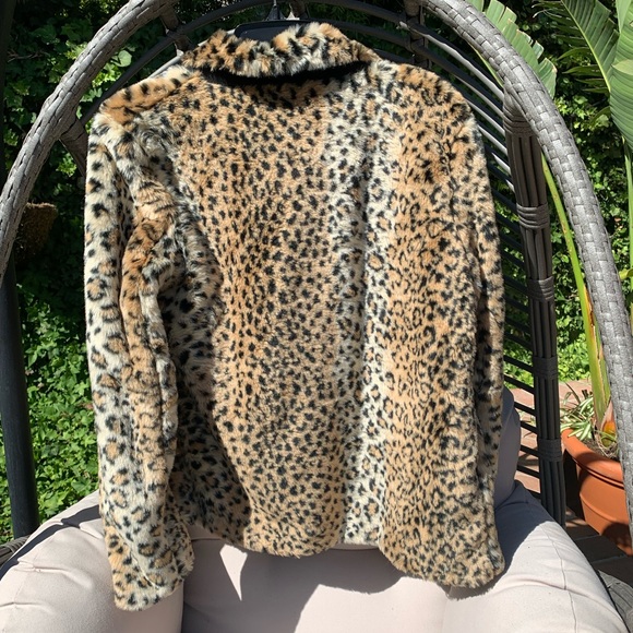 Beautiful & Fun Leopard Jacket - Picture 8 of 10